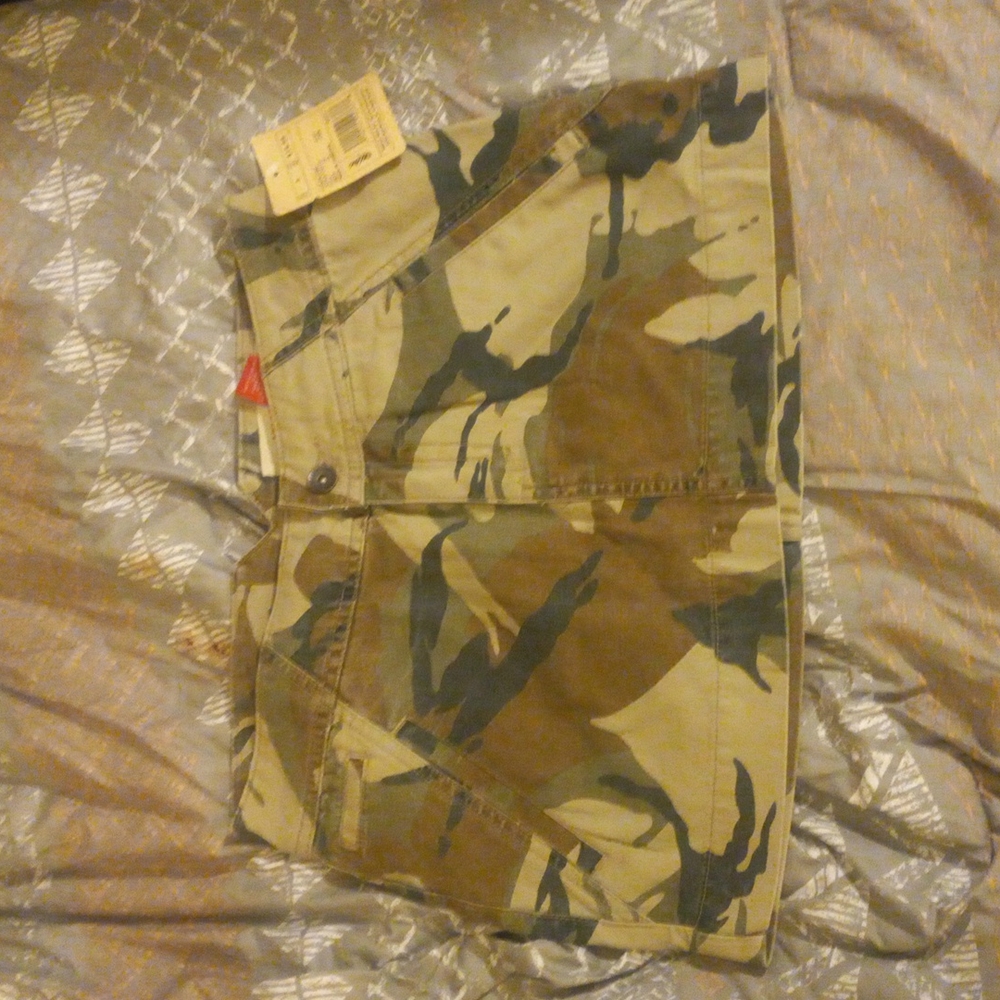 Mossimo camo skirt size 3